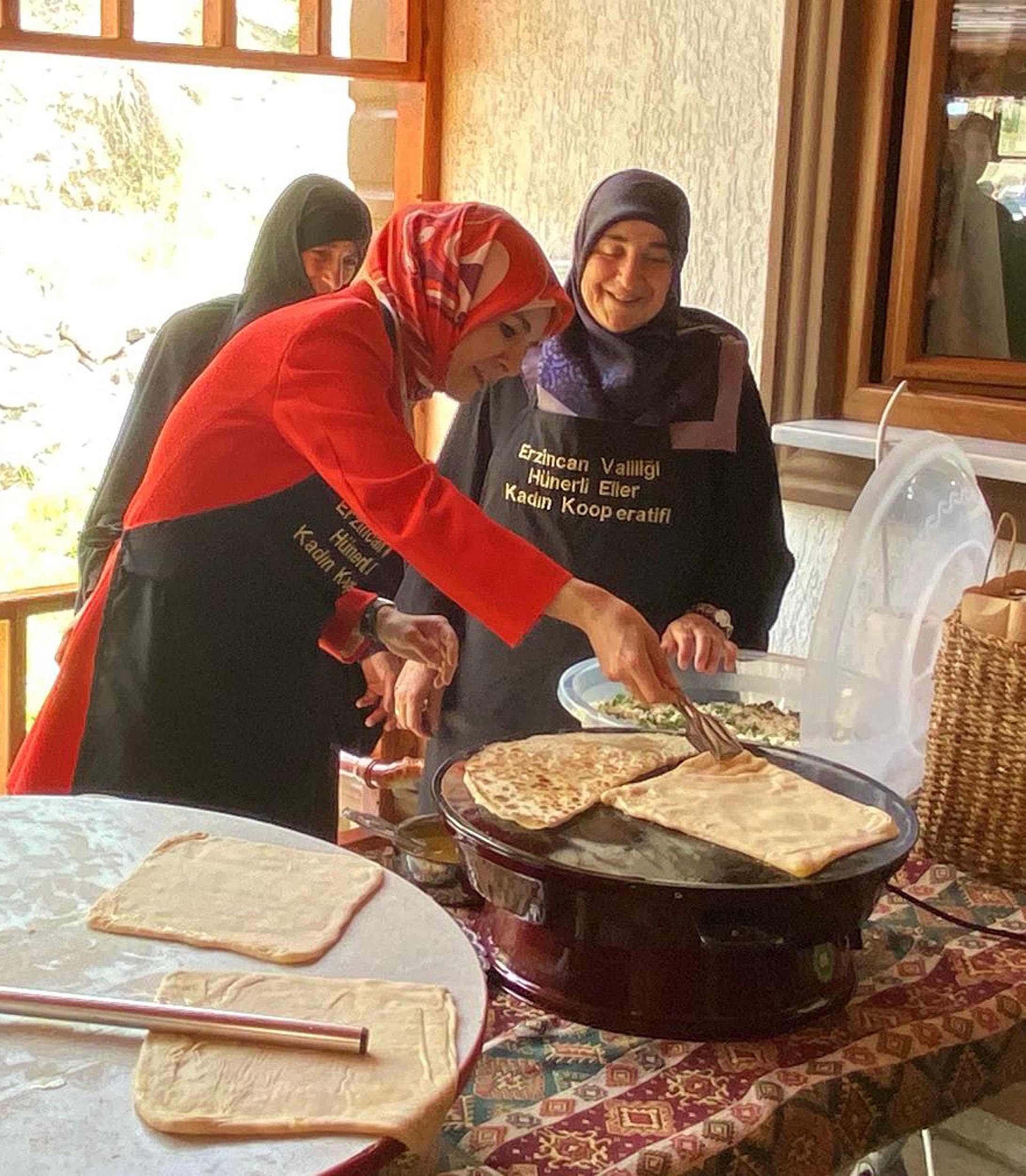 bakan-goktas-kadin-kooperatifinde-hamur-764899-225773.jpg