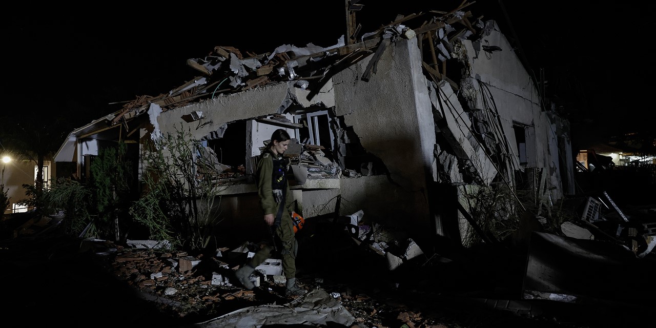 aa-20250615-38290700-38290689-iranin-israile-firlattigi-balistik-fuzelerden-bazilari-kiryat-gat-kentine-isabet-etti.jpg, Resim