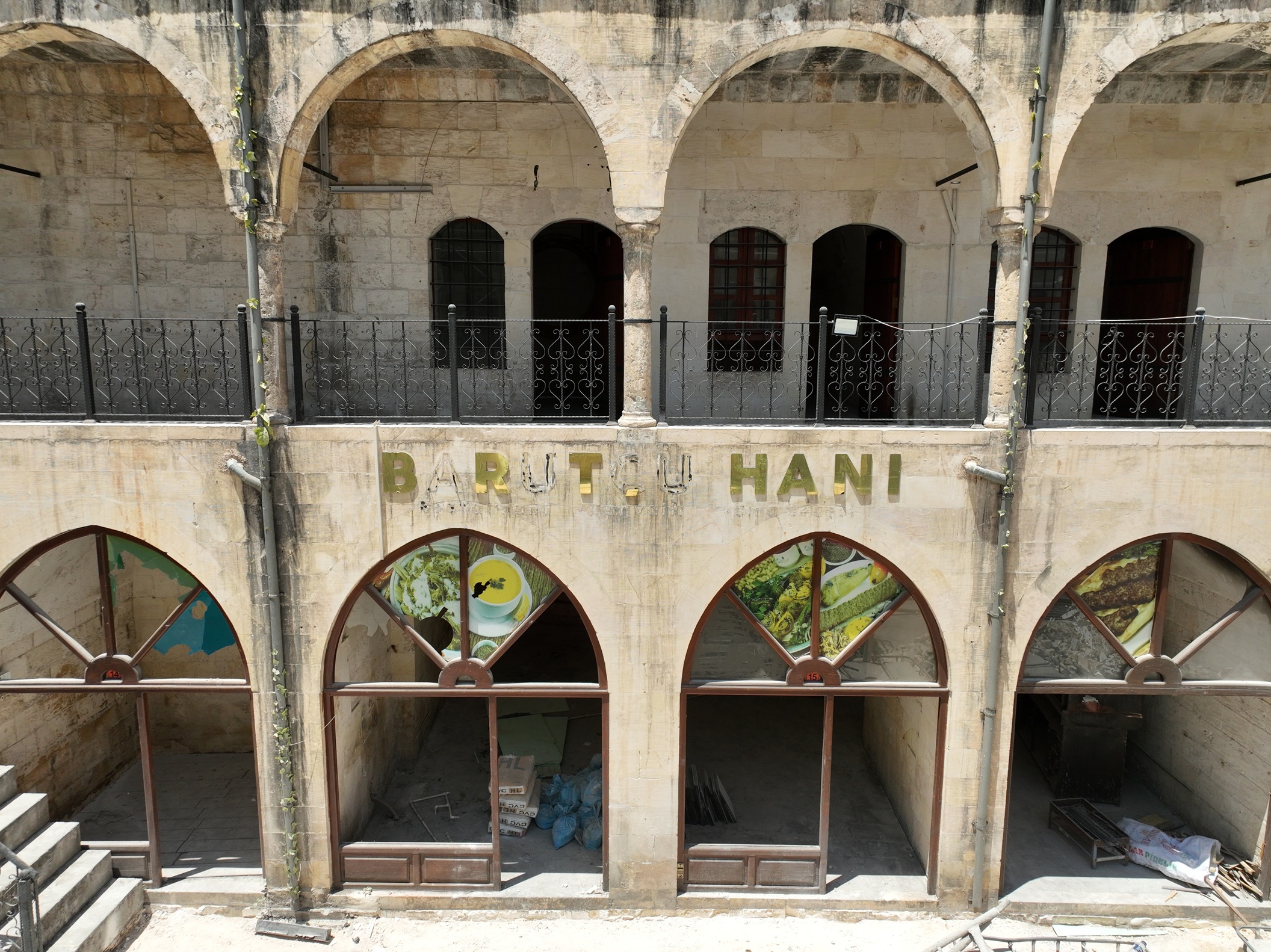 aa-20250617-38305818-38305814-depremde-hasar-goren-sanliurfadaki-tarihi-barutcu-hani-restore-ediliyor.jpg