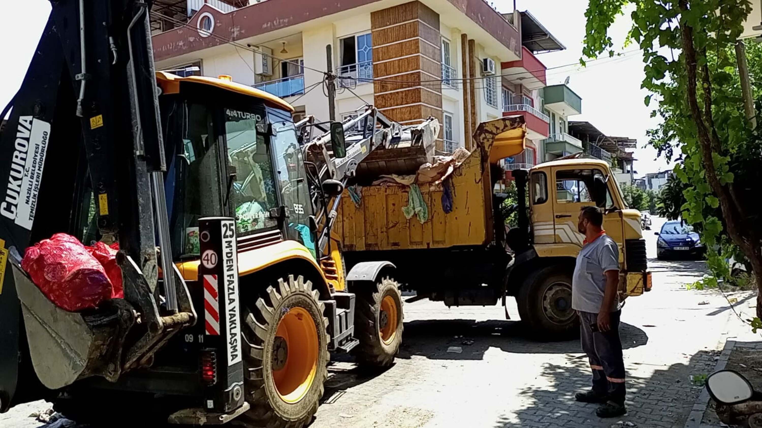 aydinda-kotu-koku-yayilan-evden-6-kamyo-769832-227379.jpg