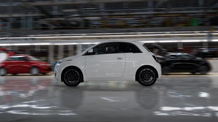 fiat-500-hybrid-2025-d1920x1080-1.jpg