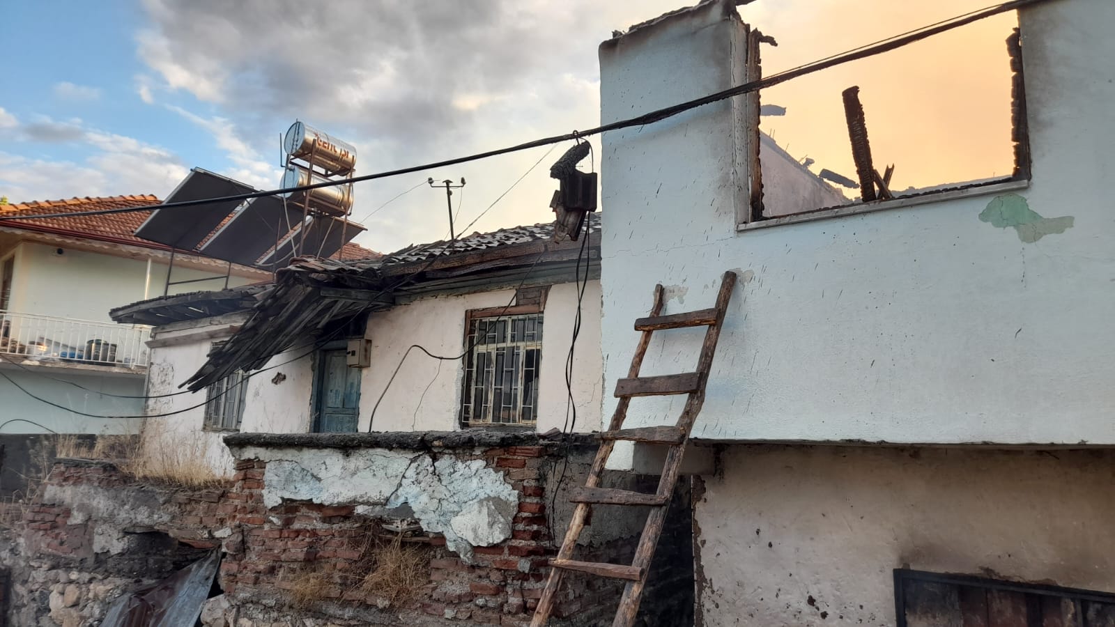 aa-20250622-38358461-38358458-tokatta-cikan-yanginda-4-evde-hasar-olustu.jpg