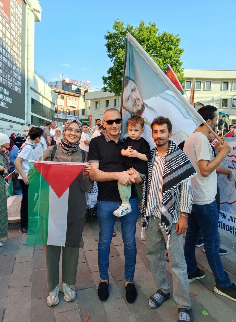 Eylem sırasında katılan aktivist