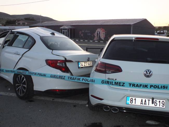 Yozgat'ta iki otomobil çarpıştı, 2 ölü