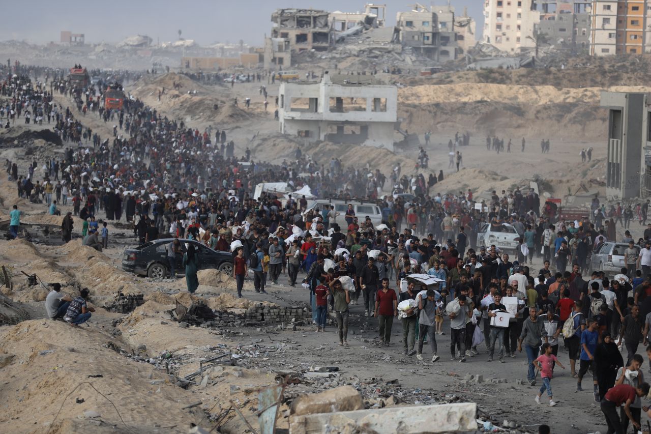 aa-20250622-38358245-38358227-gazzede-aclikla-mucadele-eden-binlerce-filistinli-yardim-almak-icin-zakim-bolgesine-akin-etti.jpg