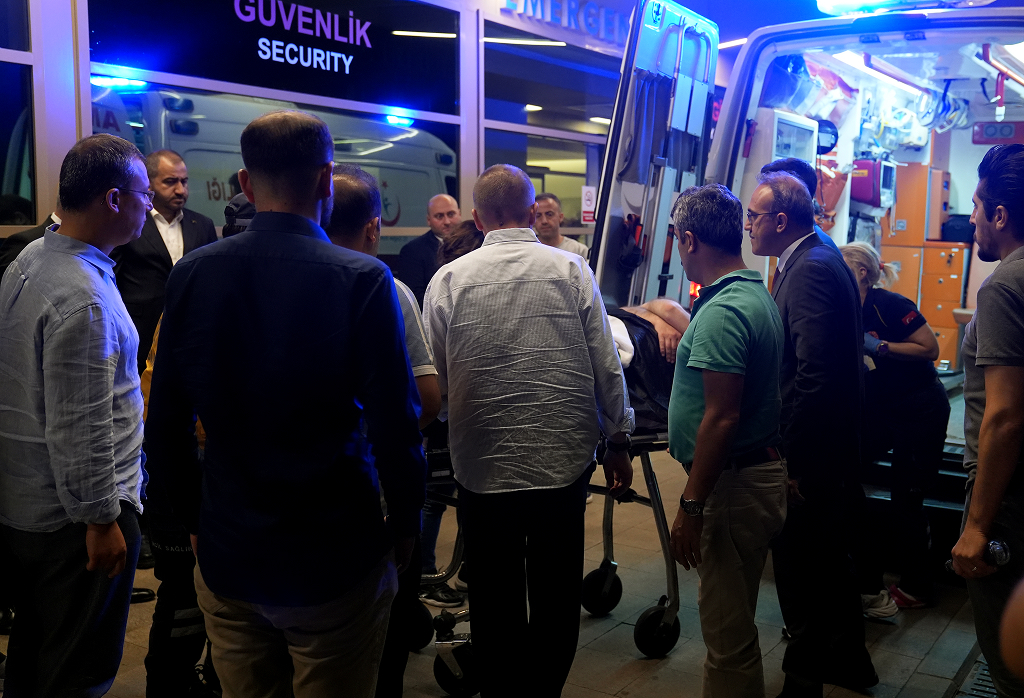 aa-20250626-38389597-38389593-muglada-kazada-yaralanan-ak-parti-genel-baskan-yardimcisi-yalcin-istanbula-getirildi.jpg