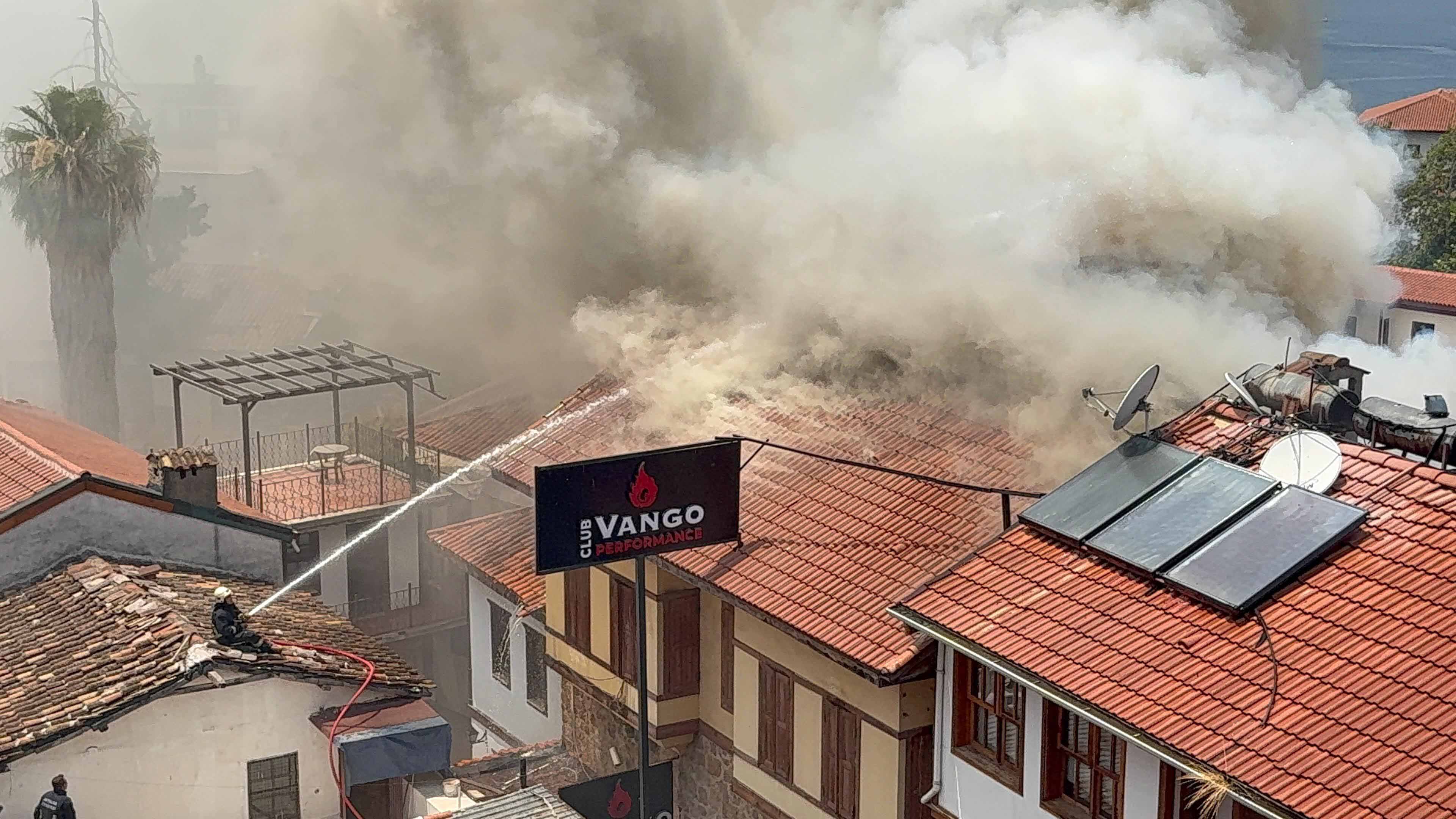 antalyada-tarihi-kaleici-semtinde-yangi-790250-233737.jpg