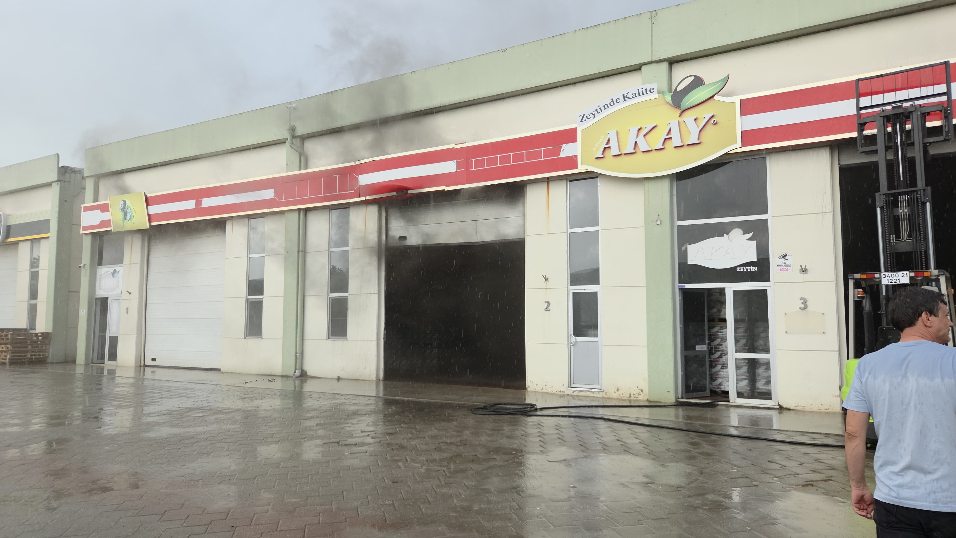 bursada-zeytin-tesisinde-cikan-yangin-s-789922-233634.jpg