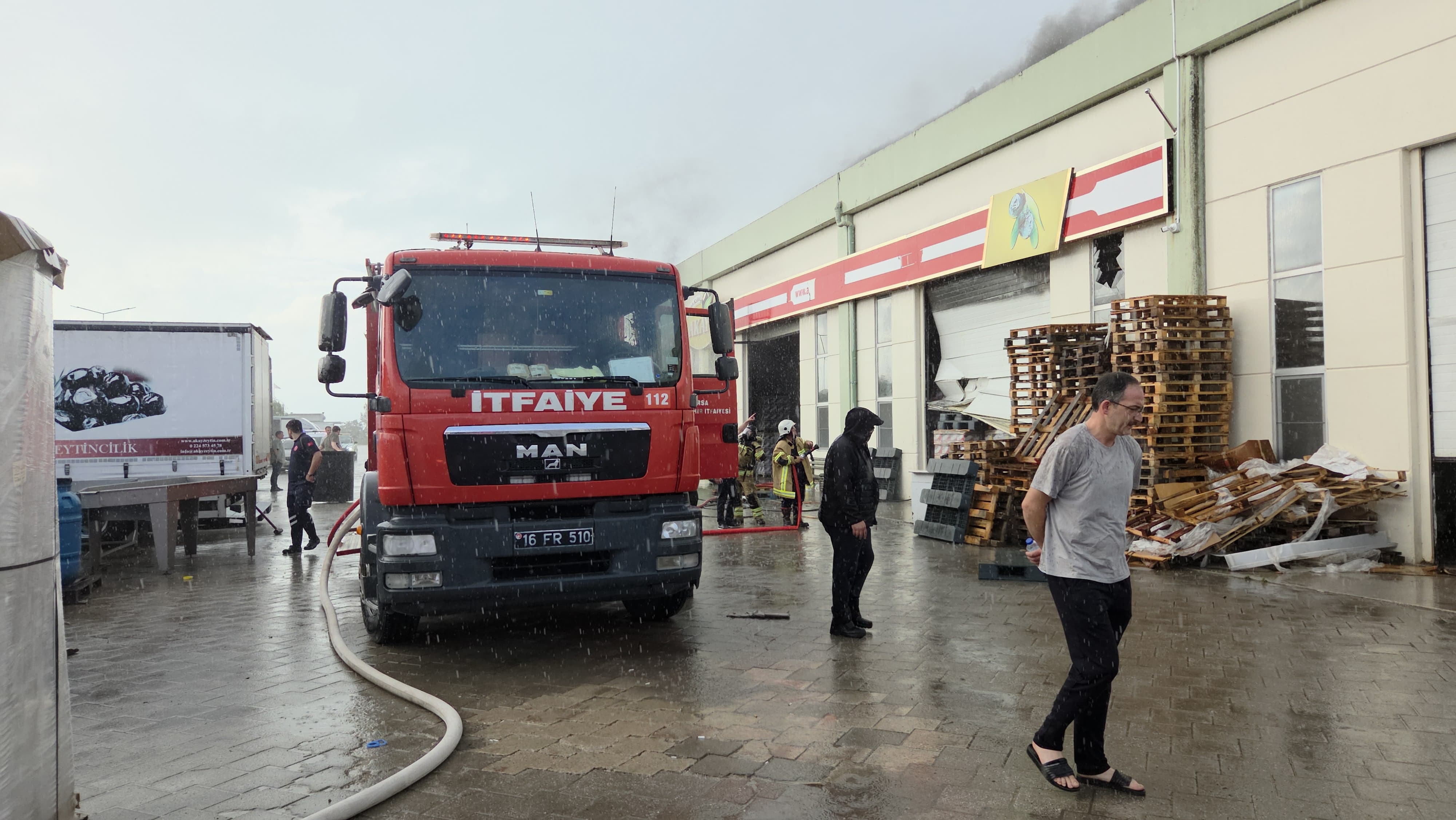 bursada-zeytin-tesisinde-cikan-yangin-s-789927-233634.jpg
