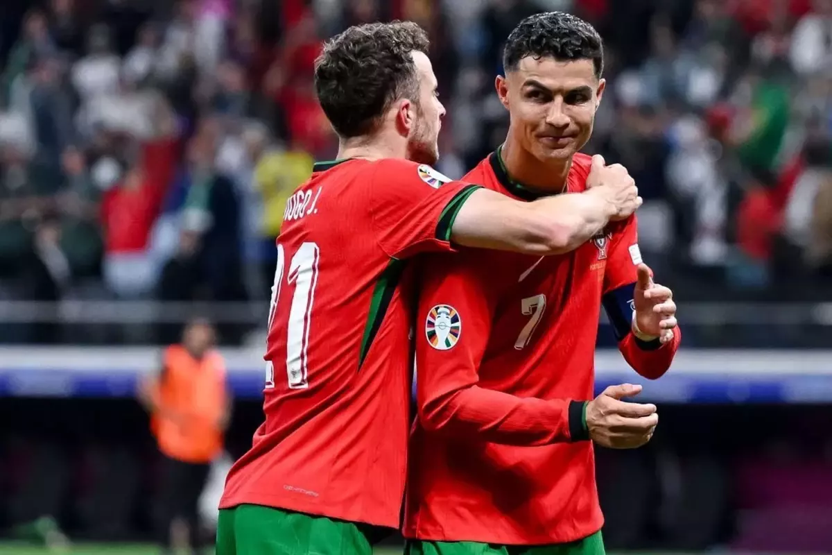 cristiano-ronaldo-dan-diogo-jota-ya-duygusal-veda-18813748-8308-amp.webp