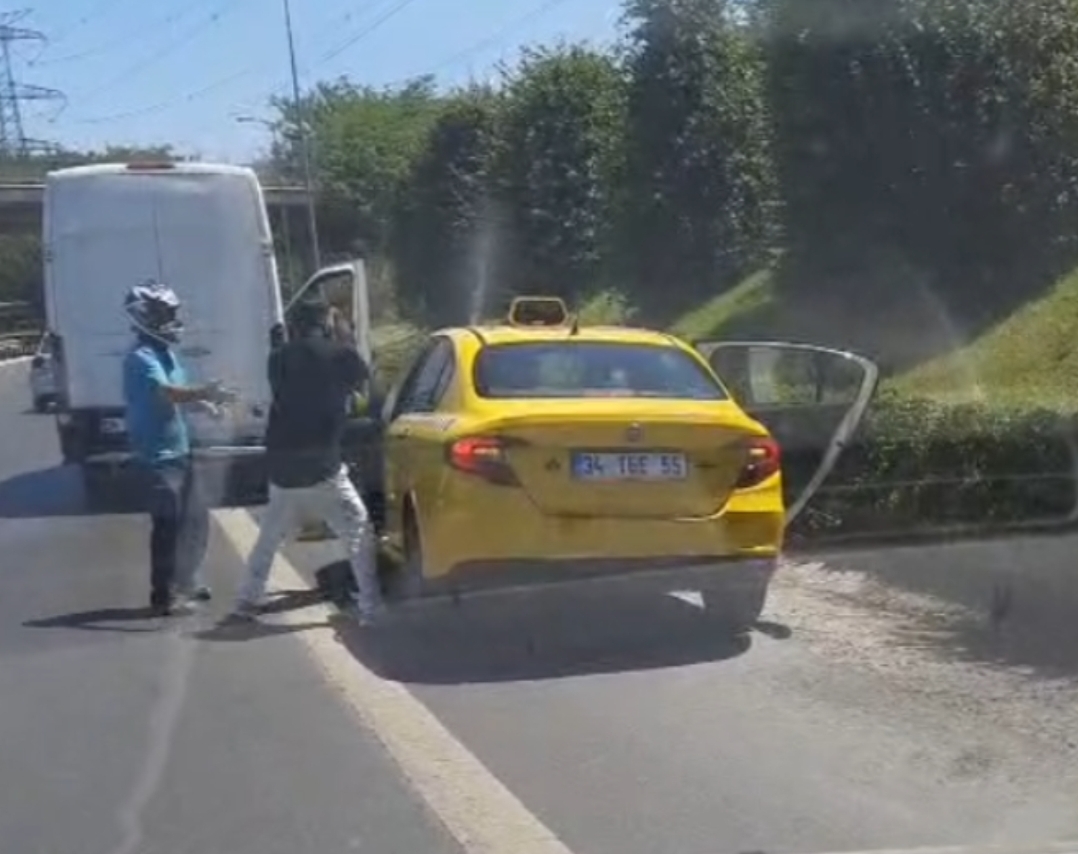 istanbul-esenlerde-minibus-soforu-taks-801763-237323.jpg
