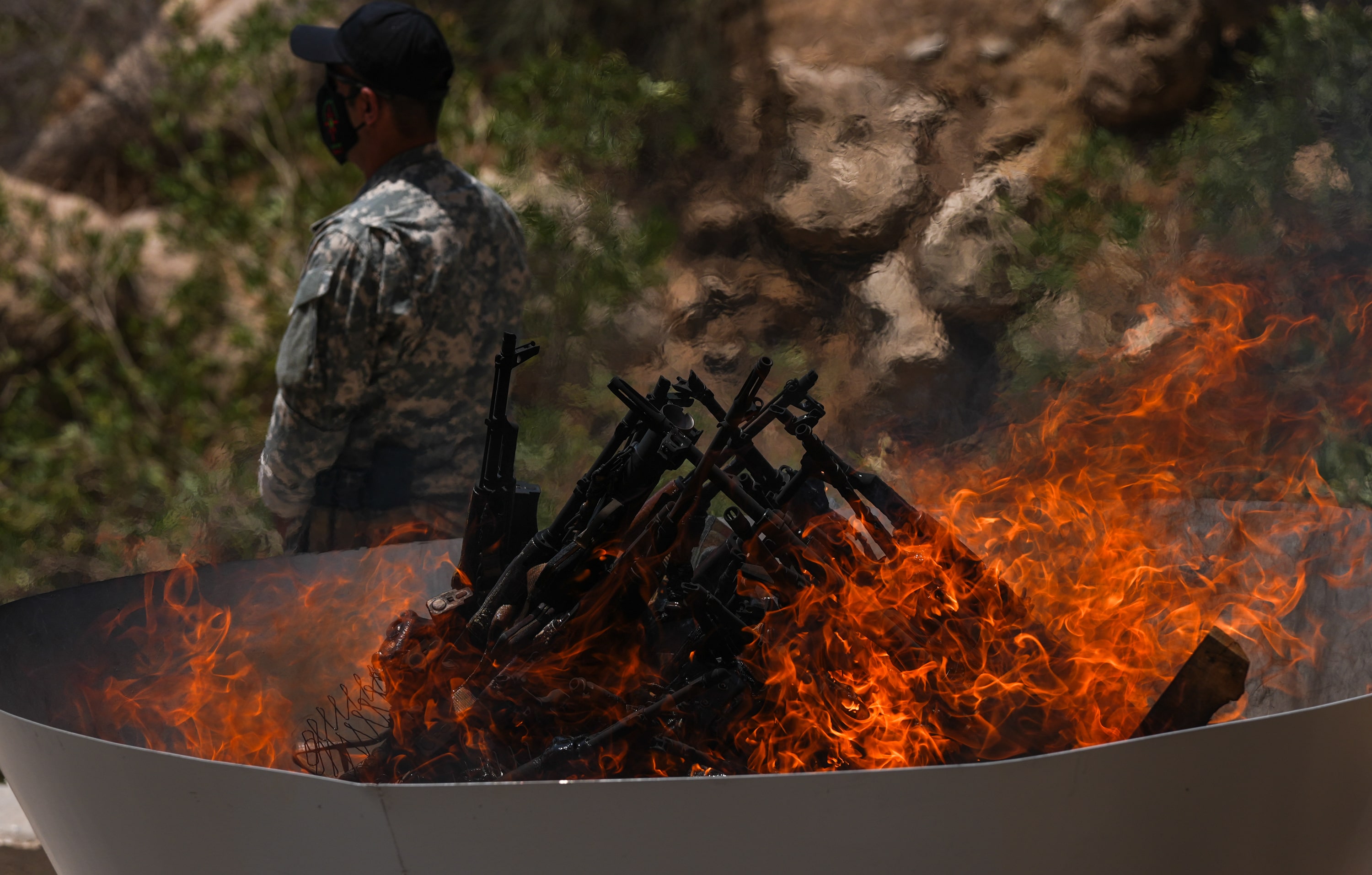 aa-20250711-38533308-38533304-teror-orgutu-pkkdan-bir-grup-silahlarini-imha-etti-min.jpg