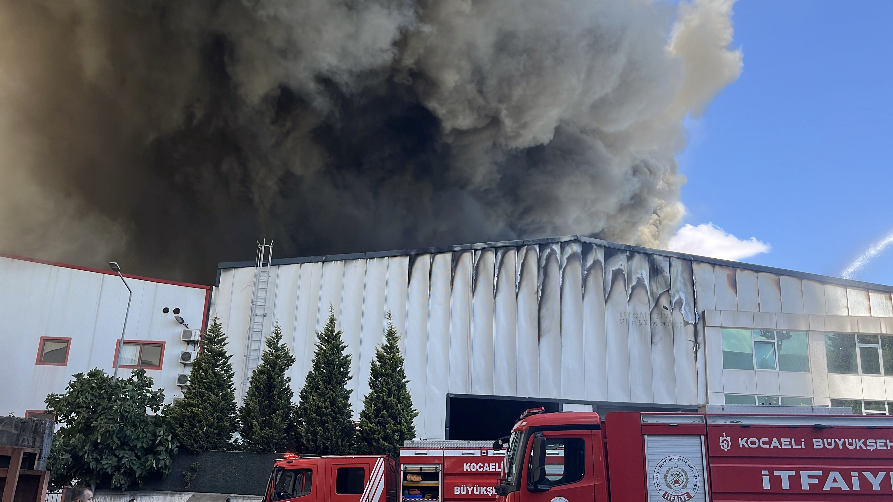 kocaelide-plastik-fabrikasinda-yangin-812076-240467.jpg
