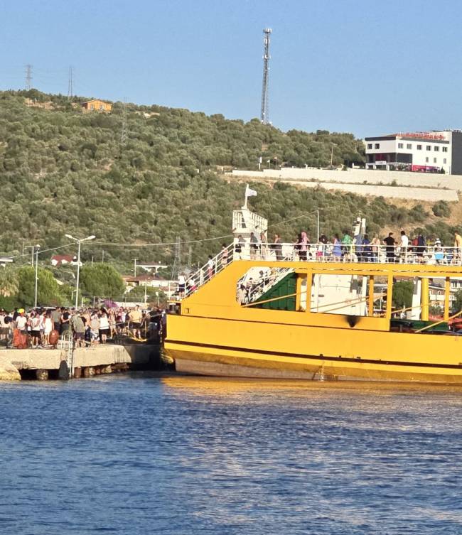 aa-20250713-38550970-38550966-marmara-adasi-aciklarinda-makine-dairesinde-yangin-cikan-feribot-iskeleye-yanastirildi.jpg