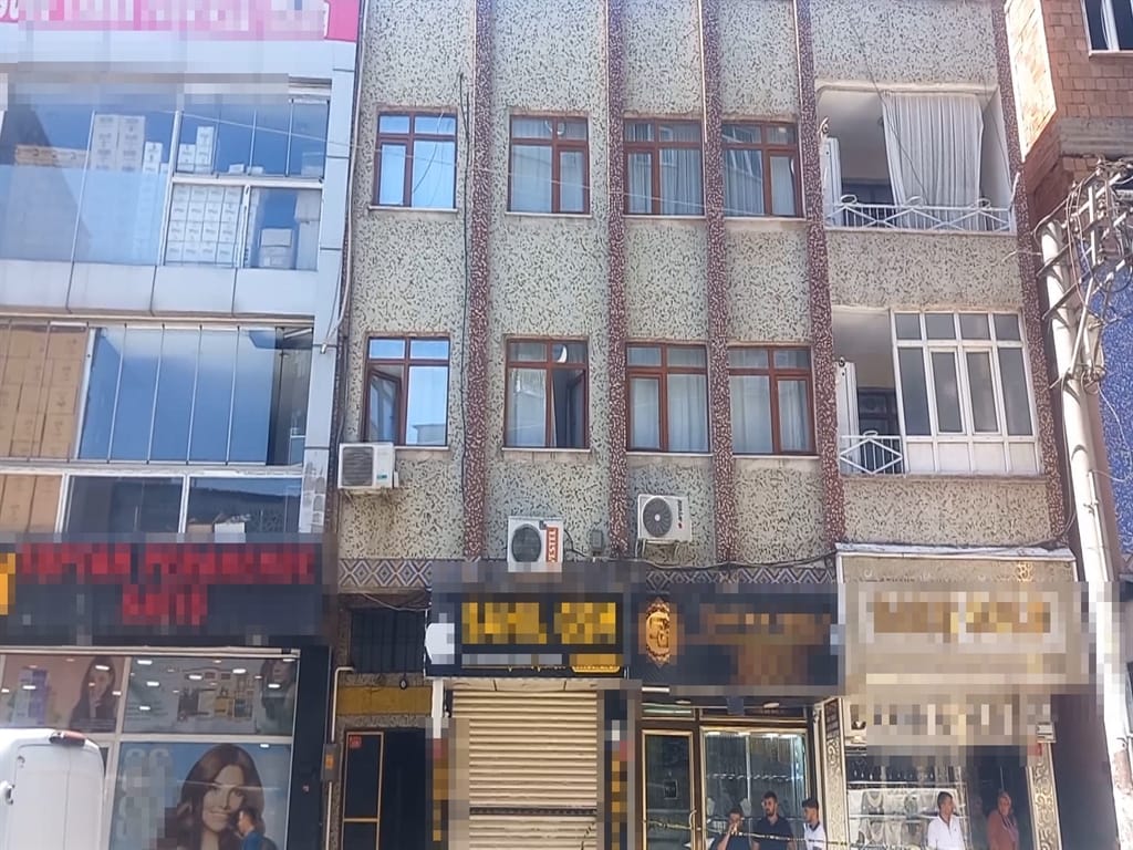 aile-ici-siddet-ihbarina-giden-ekiplere-812787-240667.jpg