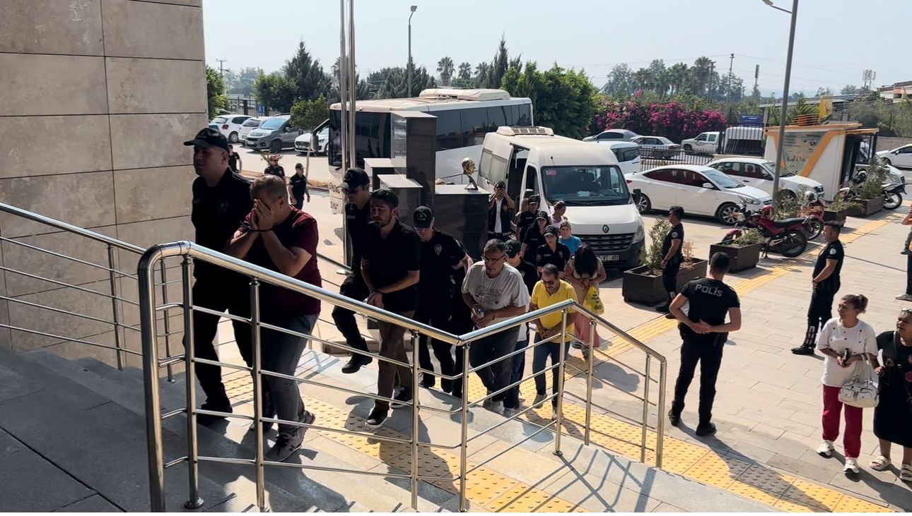 aa-20250717-38590218-38590215-mersinde-fuhus-operasyonunda-yakalanan-19-zanli-tutuklandi.jpg