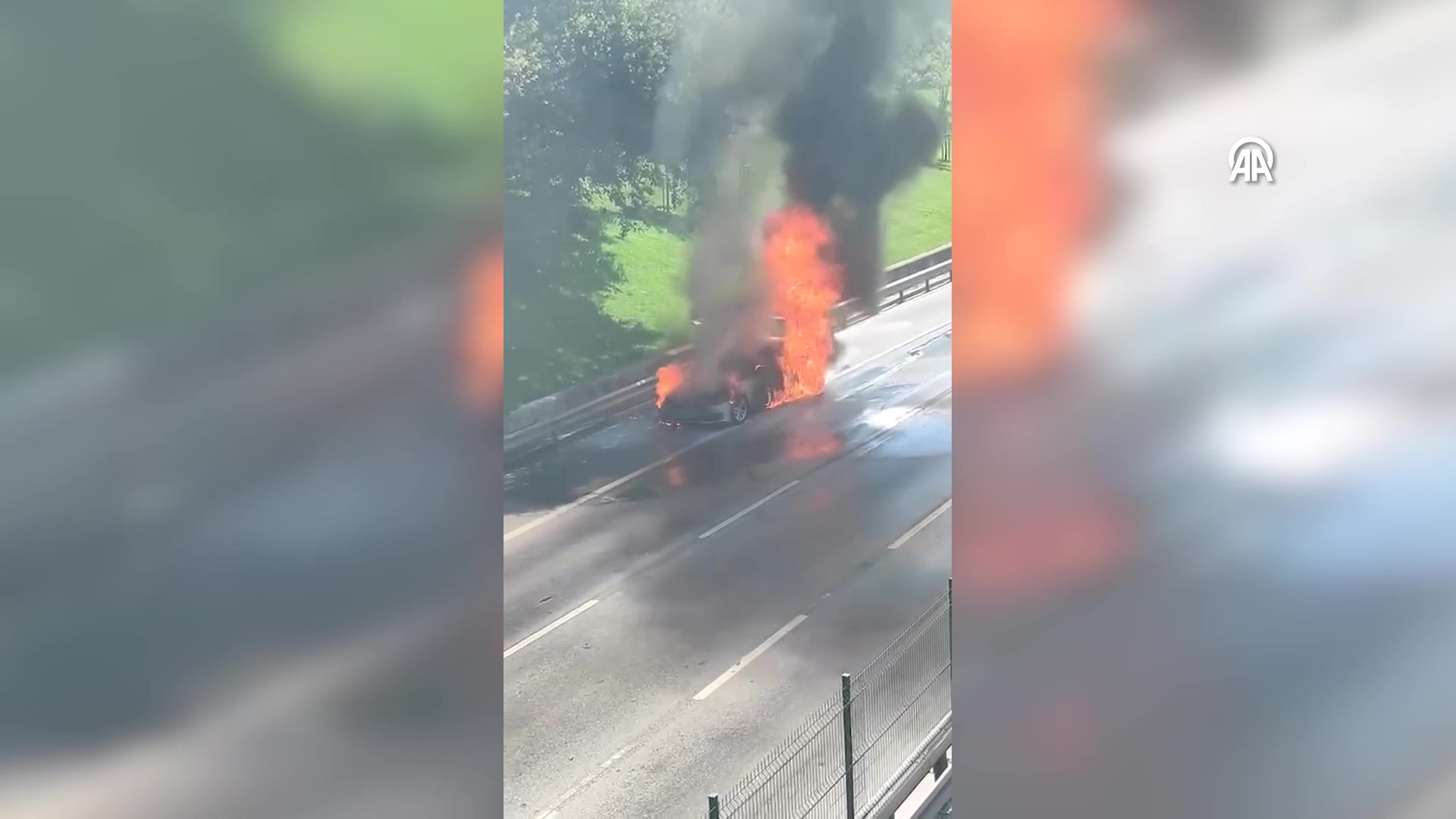 aa-20250718-38596080-38596079-istanbul-uskudarda-bir-otomobil-yandi-frame-at-0m8s.jpg
