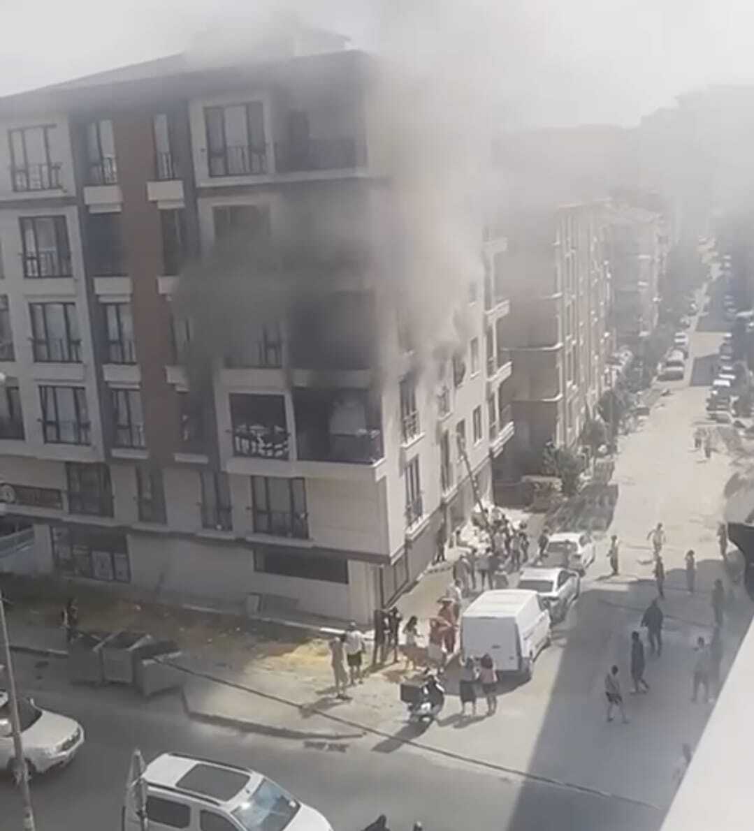 istanbul-avcilarda-5-katli-binada-yan-836318-247856.jpg