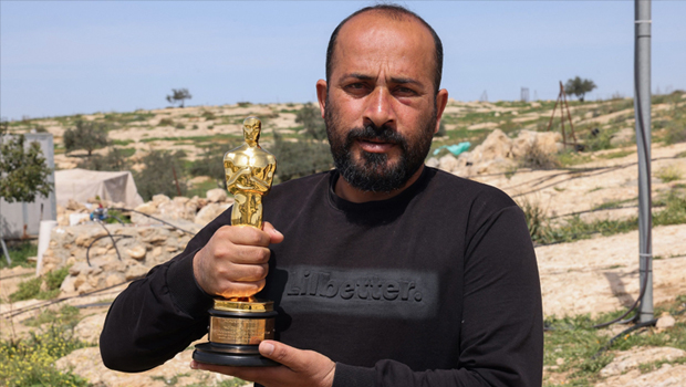 israil-ordusu-oscar-odullu-no-other-land-filminin-filistinli-yonetmenini-gozaltina-aldi-1126-2025-07-29-m.jpg