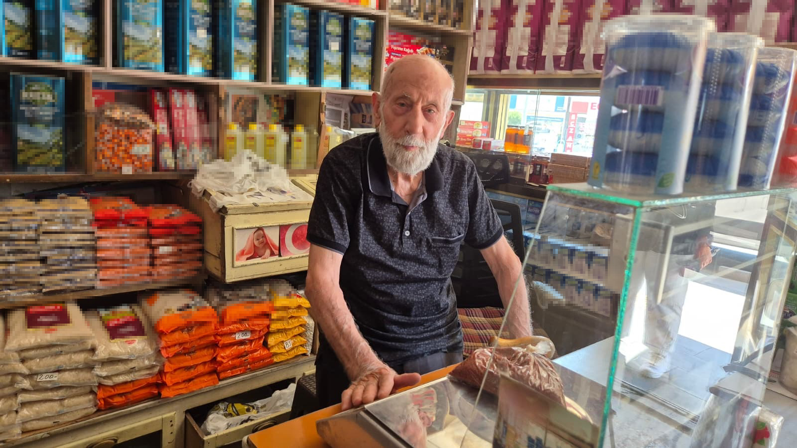 76-yildir-ayni-dukkanda-bakkallik-yapiyo-854430-253341.jpg
