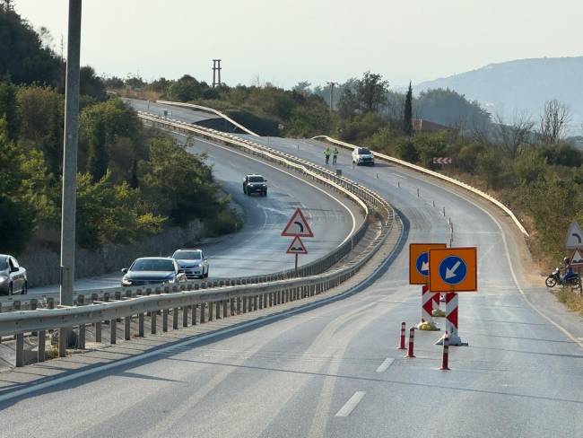aa-20250810-38793468-38793463-sokekusadasi-kara-yolu-cokme-nedeniyle-ulasima-kapatildi.jpg