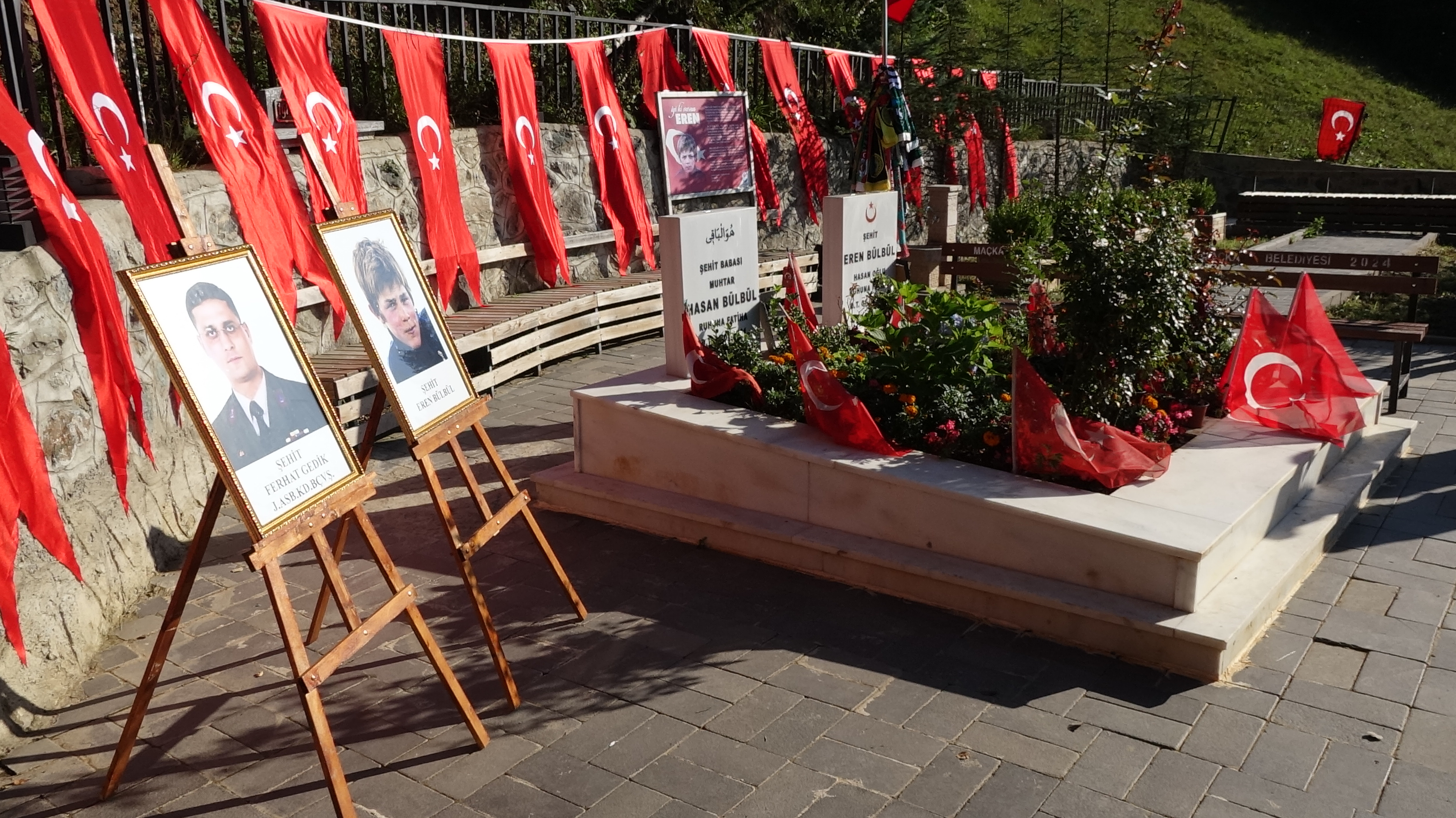 sehit-eren-bulbul-kabri-basinda-anildi-858749-254790.jpg