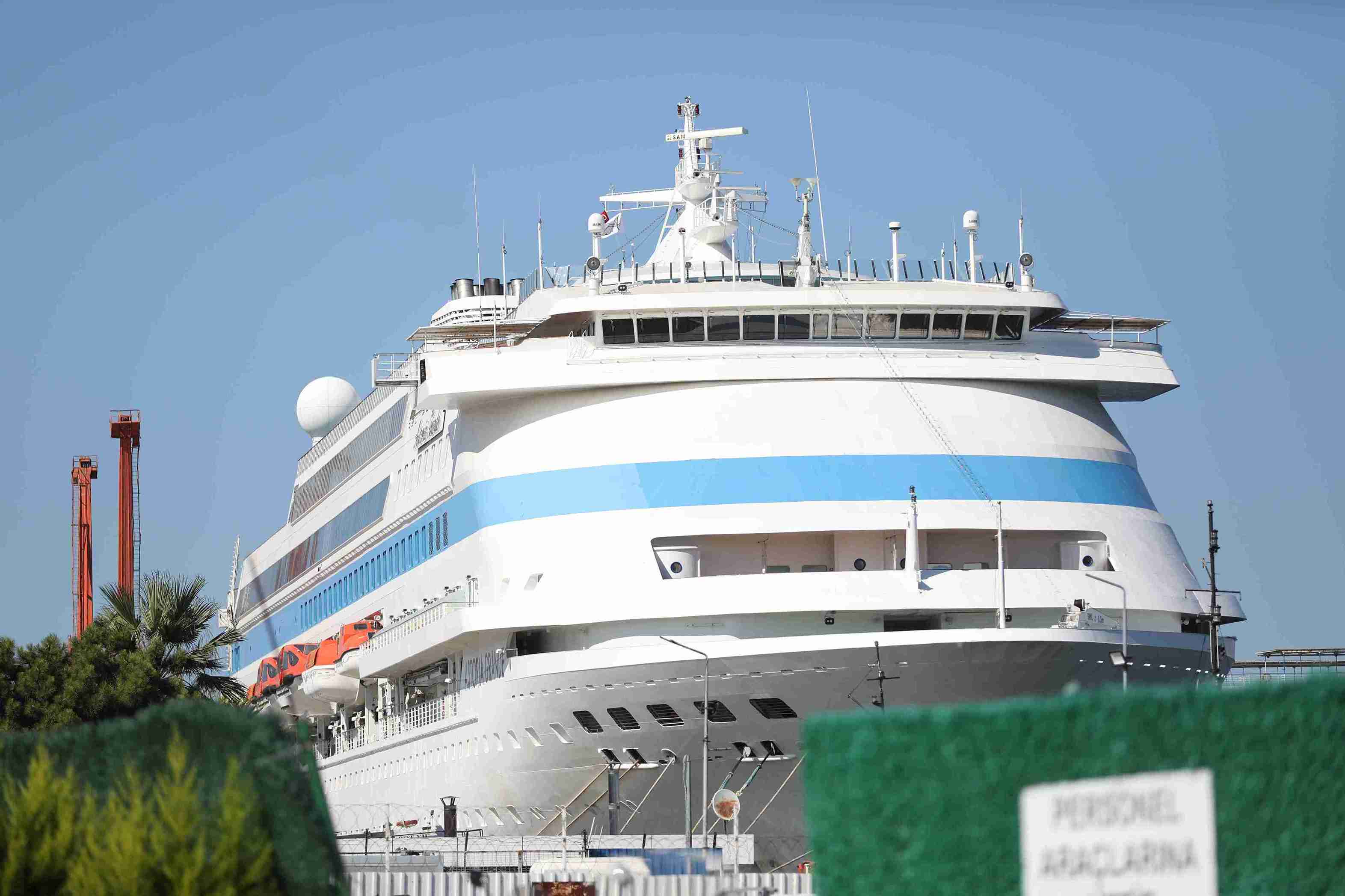 aa-20250814-38829720-38829719-astoria-grande-kruvaziyeri-994-yolcusuyla-samsun-limanina-demirledi-11zon.jpg