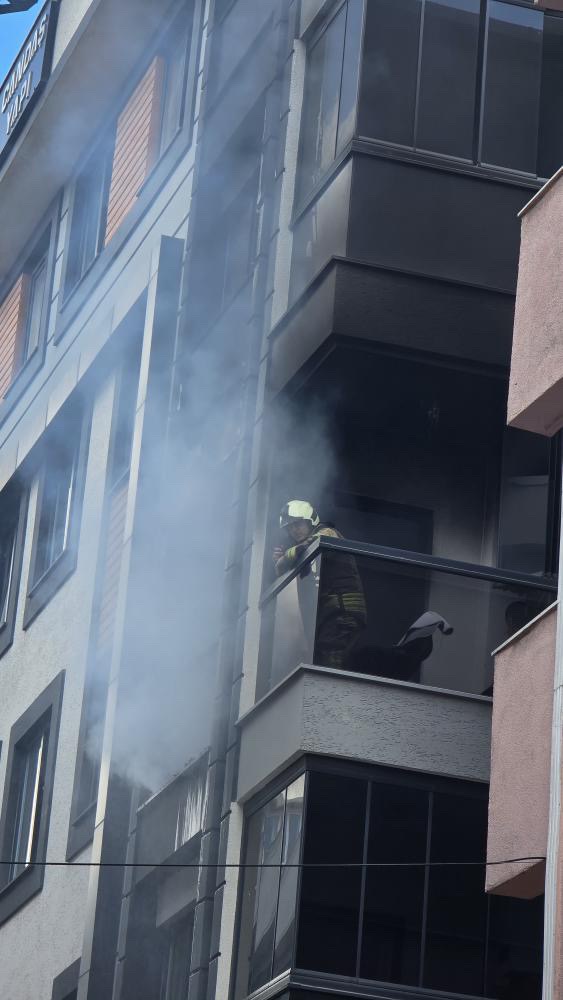 istanbul-avcilarda-yangin-cikan-daire-885923-263263.jpg