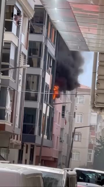 istanbul-avcilarda-yangin-cikan-daire-885924-263263.jpg