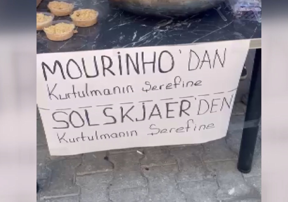 taraftarlar-mourinho-ve-solskjaerin-gi-889524-264236.jpg