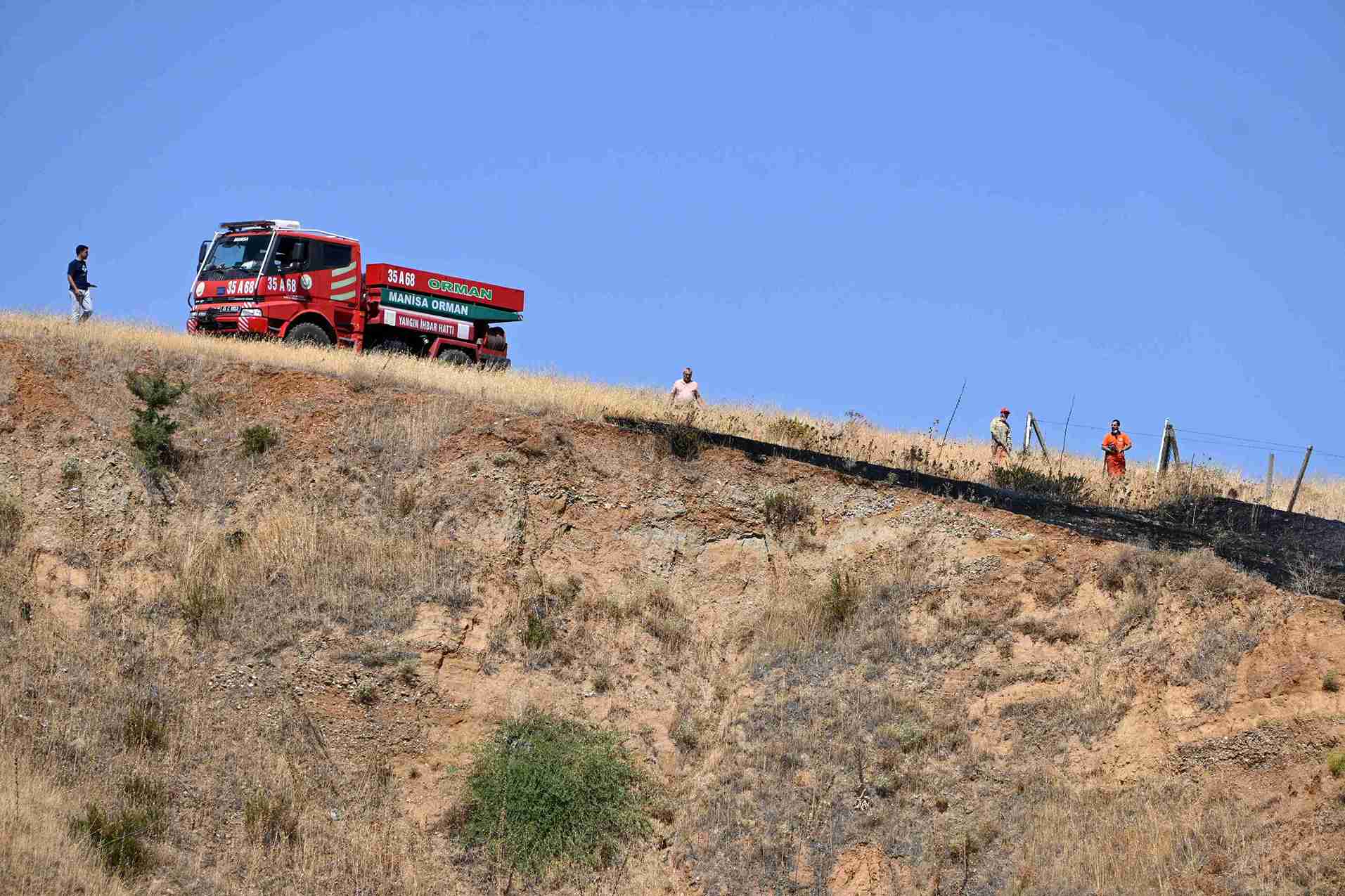 aa-20250831-38979679-38979678-manisada-otluk-ve-makilik-alanda-cikan-yangin-kontrol-altina-alindi-11zon.jpg