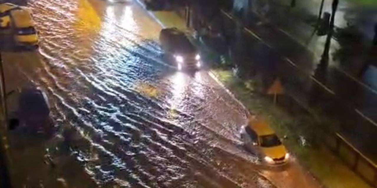 orduda-saganak-cadde-ve-sokaklar-suyla-doldu-4.jpg