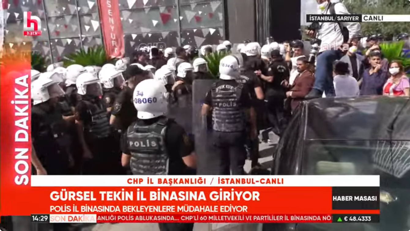screenshot-2025-09-08-at-14-31-22-234-canli-gursel-tekin-chp-istanbul-il-baskanligina-geldi-polis-ablukasi-sertlesti-vekiller-nobette-youtube.png
