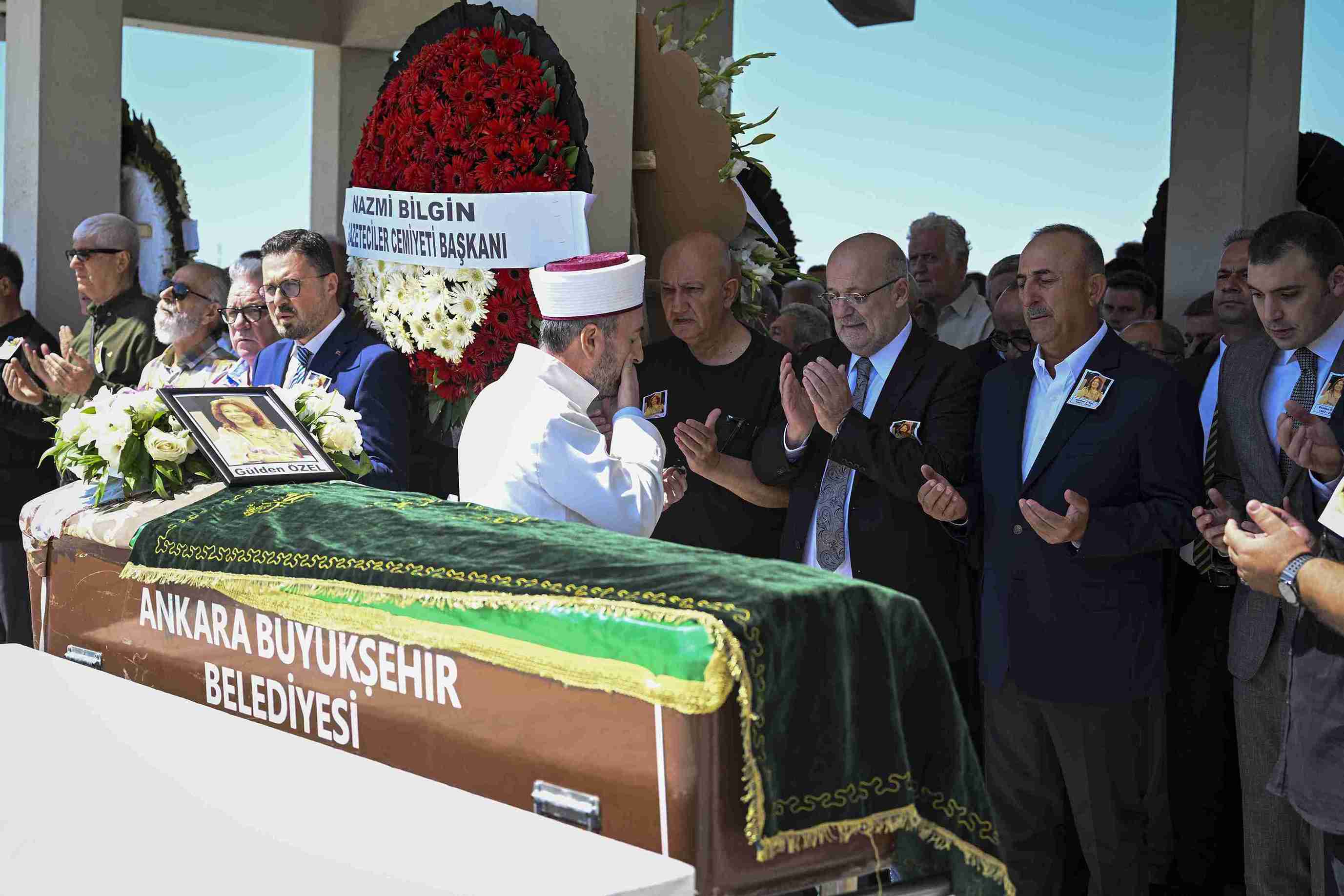 gulden-ozel-cenaze-1.jpg