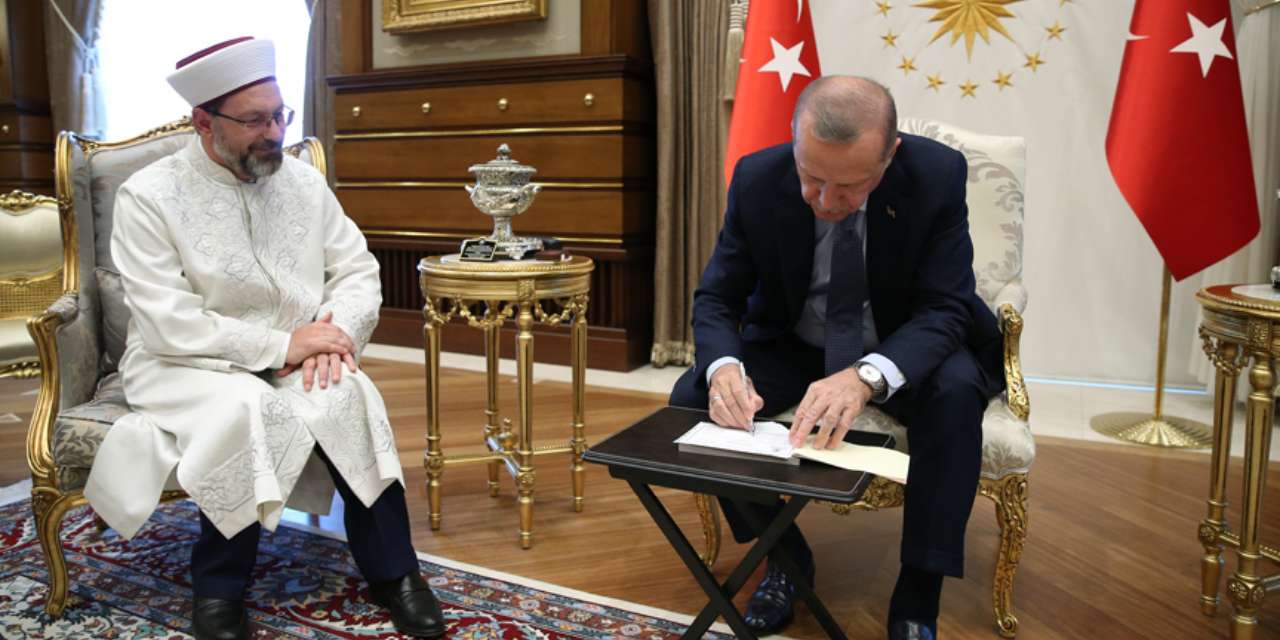 2-yillik-donemlik-gorev-suresi-doldu-erdogandan-ali-erbasa-veda-gibi-sozler-4.jpg