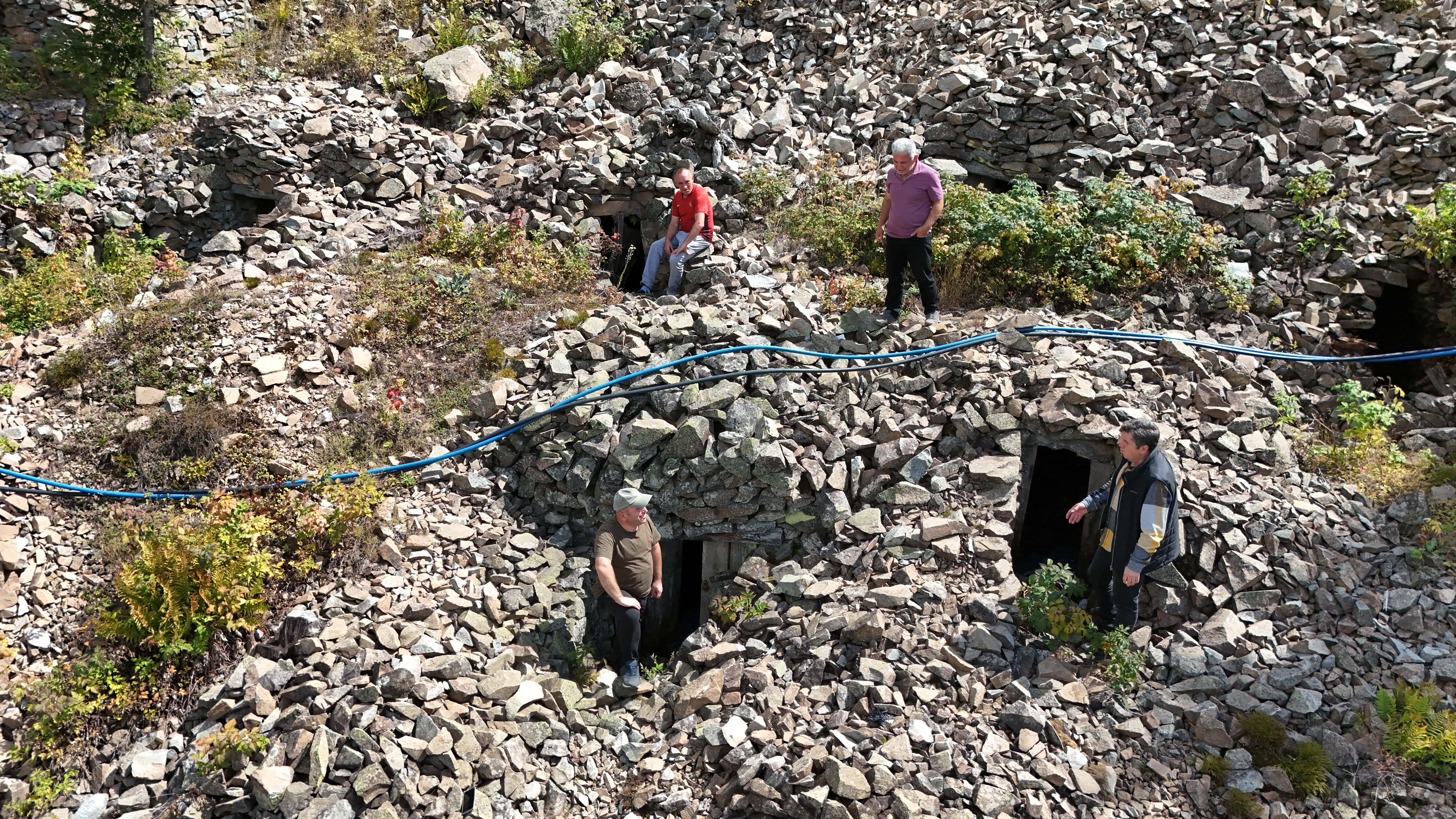 aa-20250920-39170572-39170569-artvinde-yeraltindaki-buzhanelerde-yiyecek-ve-icecekleri-saklama-gelenegi-surduruluyor-min.jpg