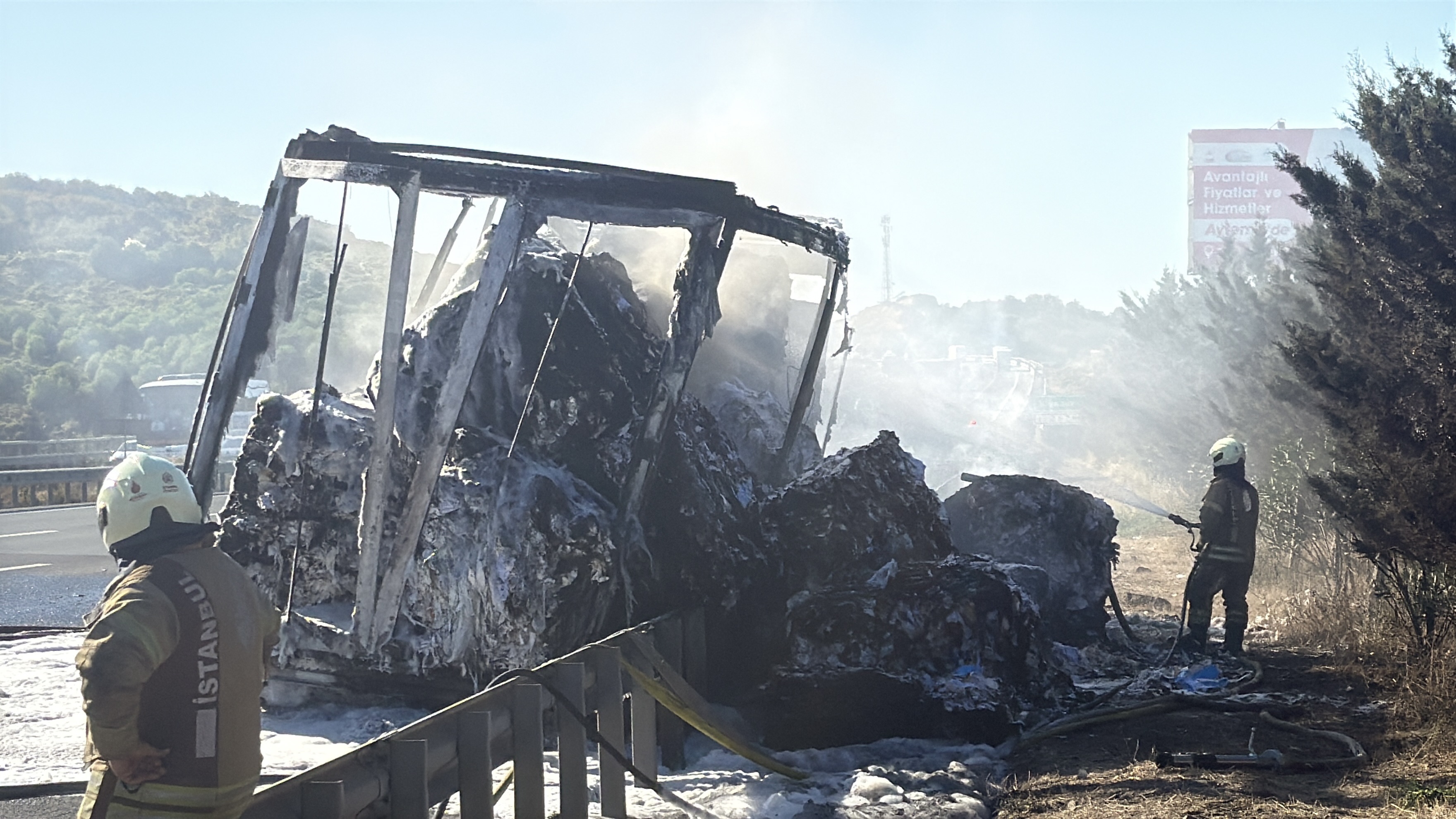 istanbul-sariyerde-tir-dorsesi-alev-ale-926804-275292.jpg