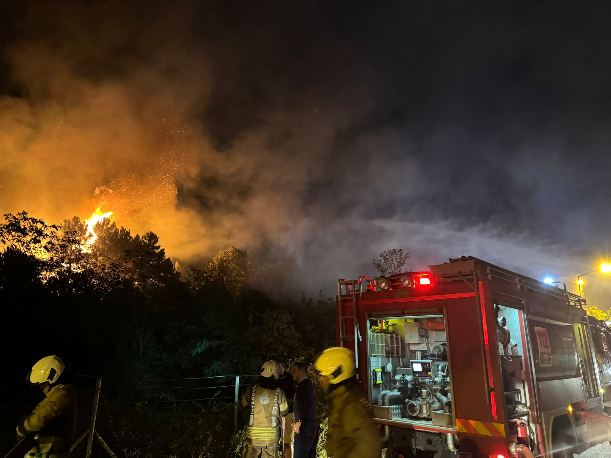 aa-20250927-39246342-39246338-beykozda-ormanlik-alanda-cikan-yangina-mudahale-ediliyor.jpg