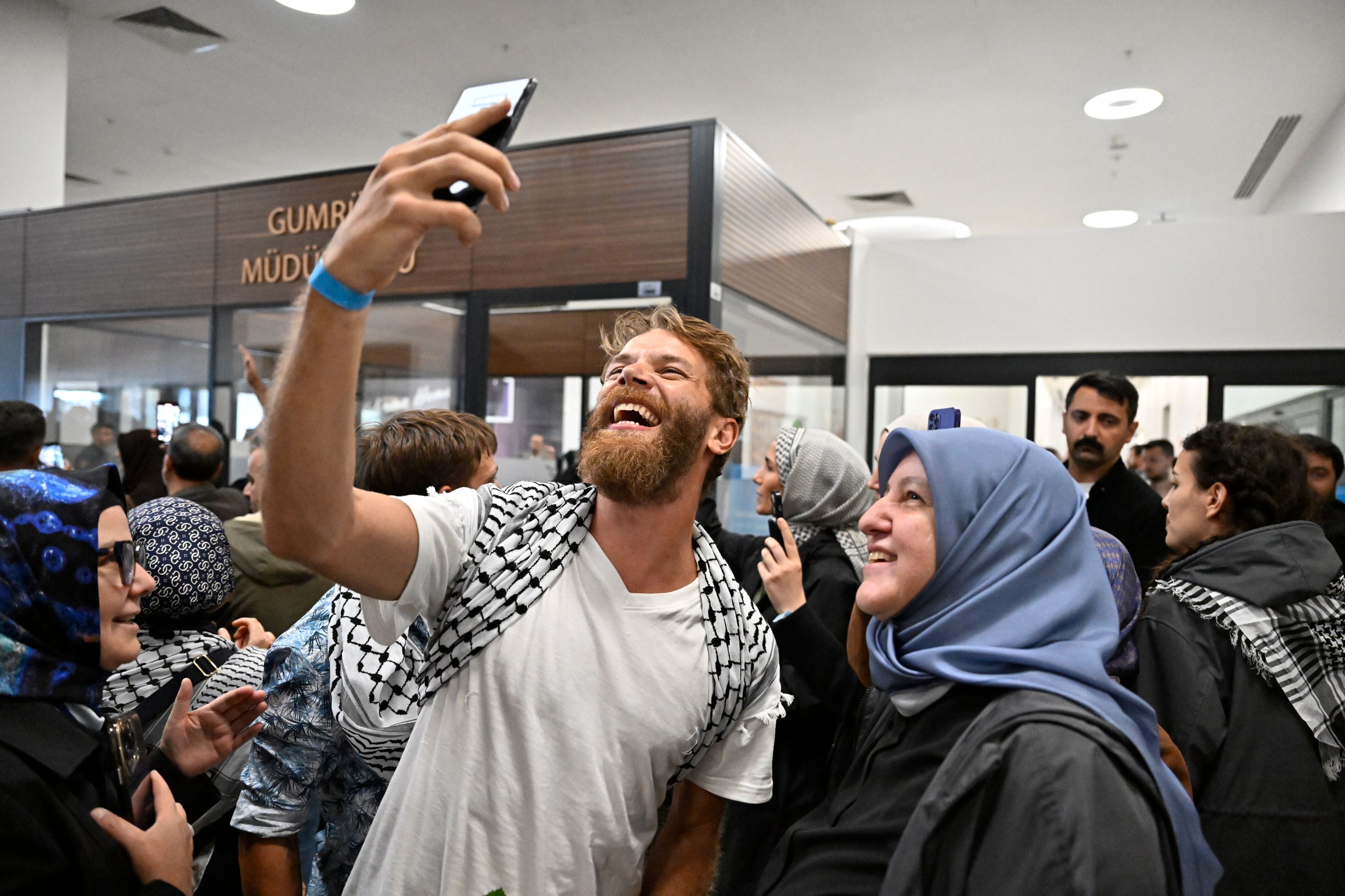 aa-20251004-39310328-39310306-israilin-alikoydugu-aktivistleri-turkiyeye-getiren-thy-ucagi-istanbula-ulasti.jpg