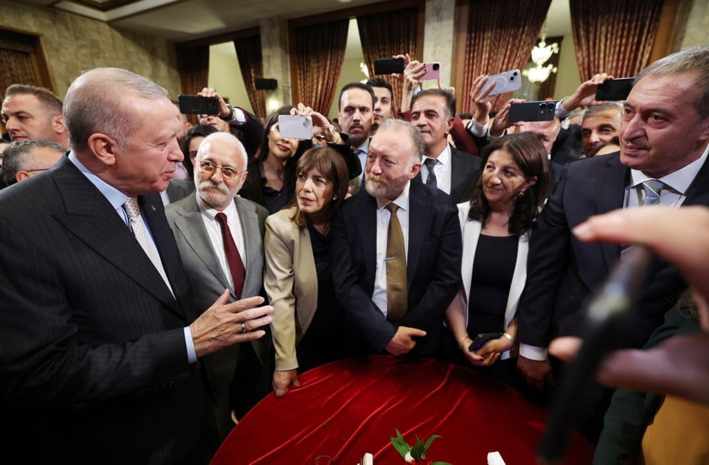 meclis-boyle-acildi-sicak-ve-samimi-goruntuler-dikkat-cekti-1.jpg