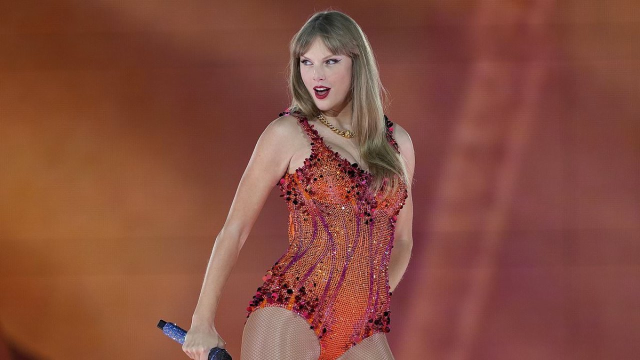 taylor-swift-the-life-of-a-showgirl.jpg
