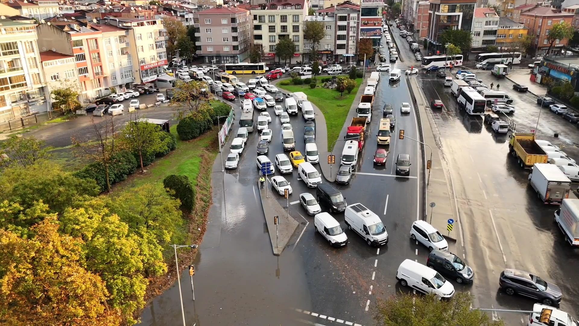 istanbul-bayrampasada-yollar-gole-dond-980993-291225.jpg