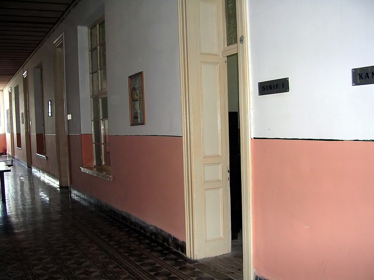 1280px-halki-seminary-corridor.jpg