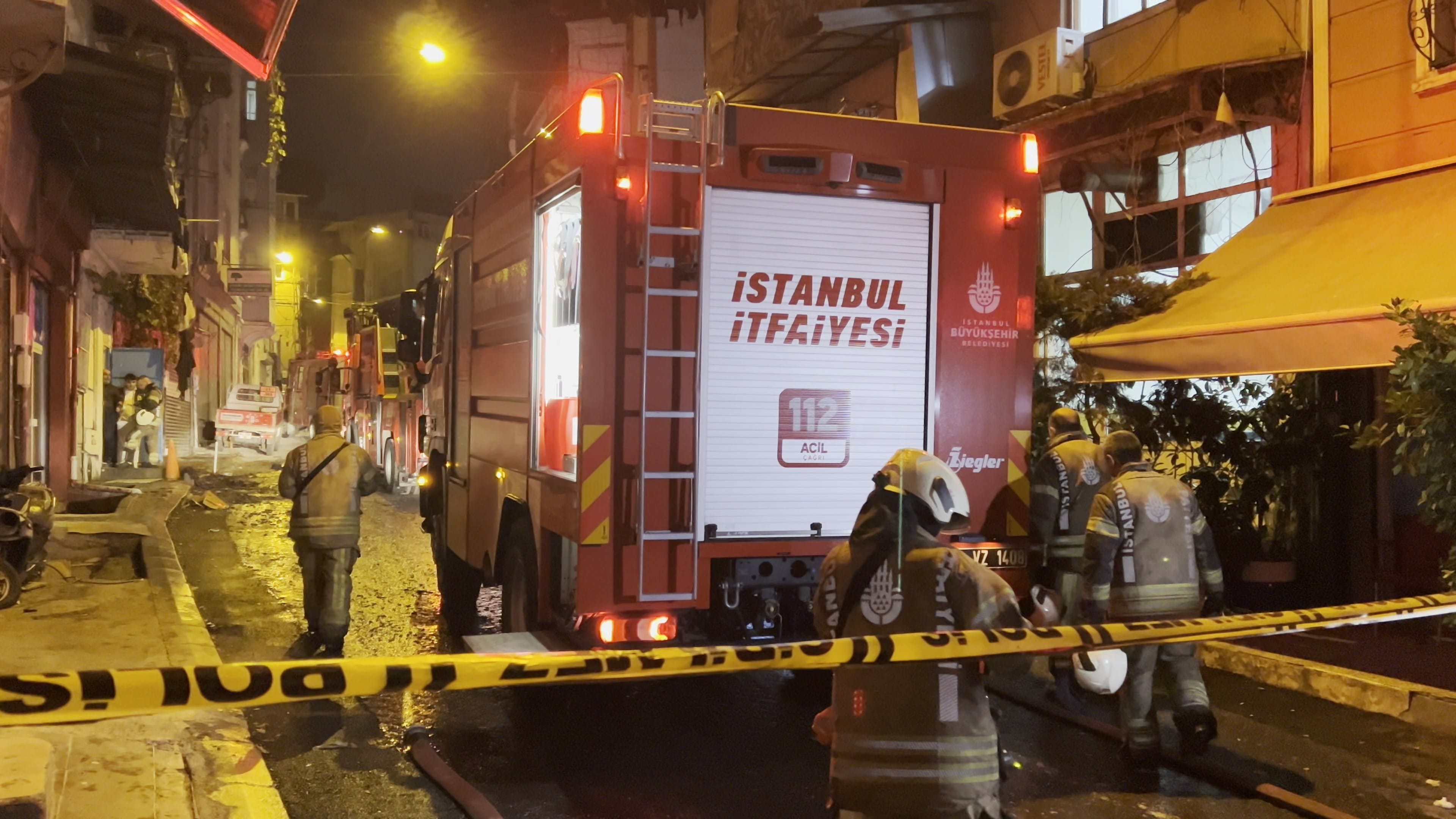istanbul-beyoglunda-kiz-isteme-toreni-996128-295502.jpg