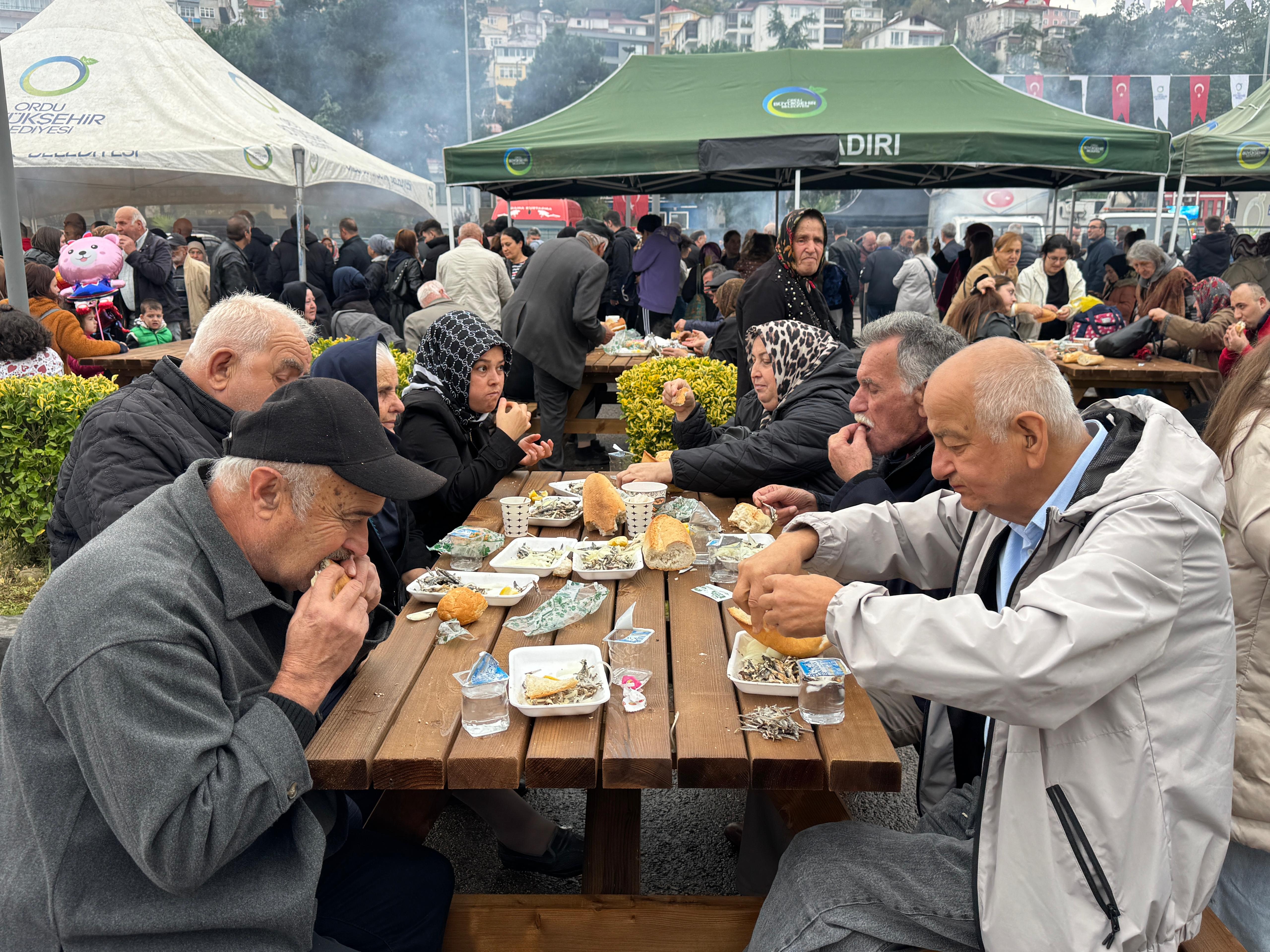 orduda-hamsi-festivali-7-ton-hamsi-ikram-edildi.jpg