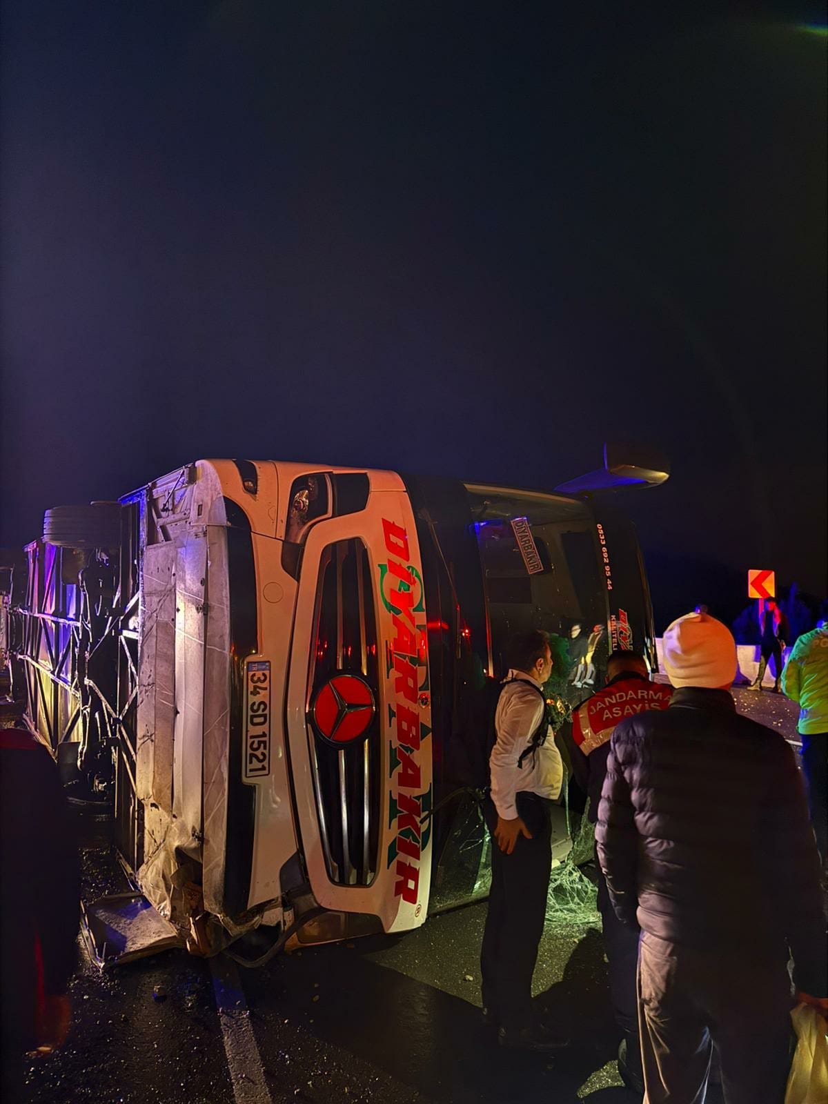 osmaniyede-yolcu-otobusu-devrildi-3-ya-1052695-312340.jpg