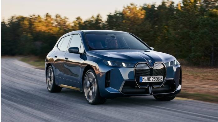 bmw-ix-xdrive60-pope-3.jpg