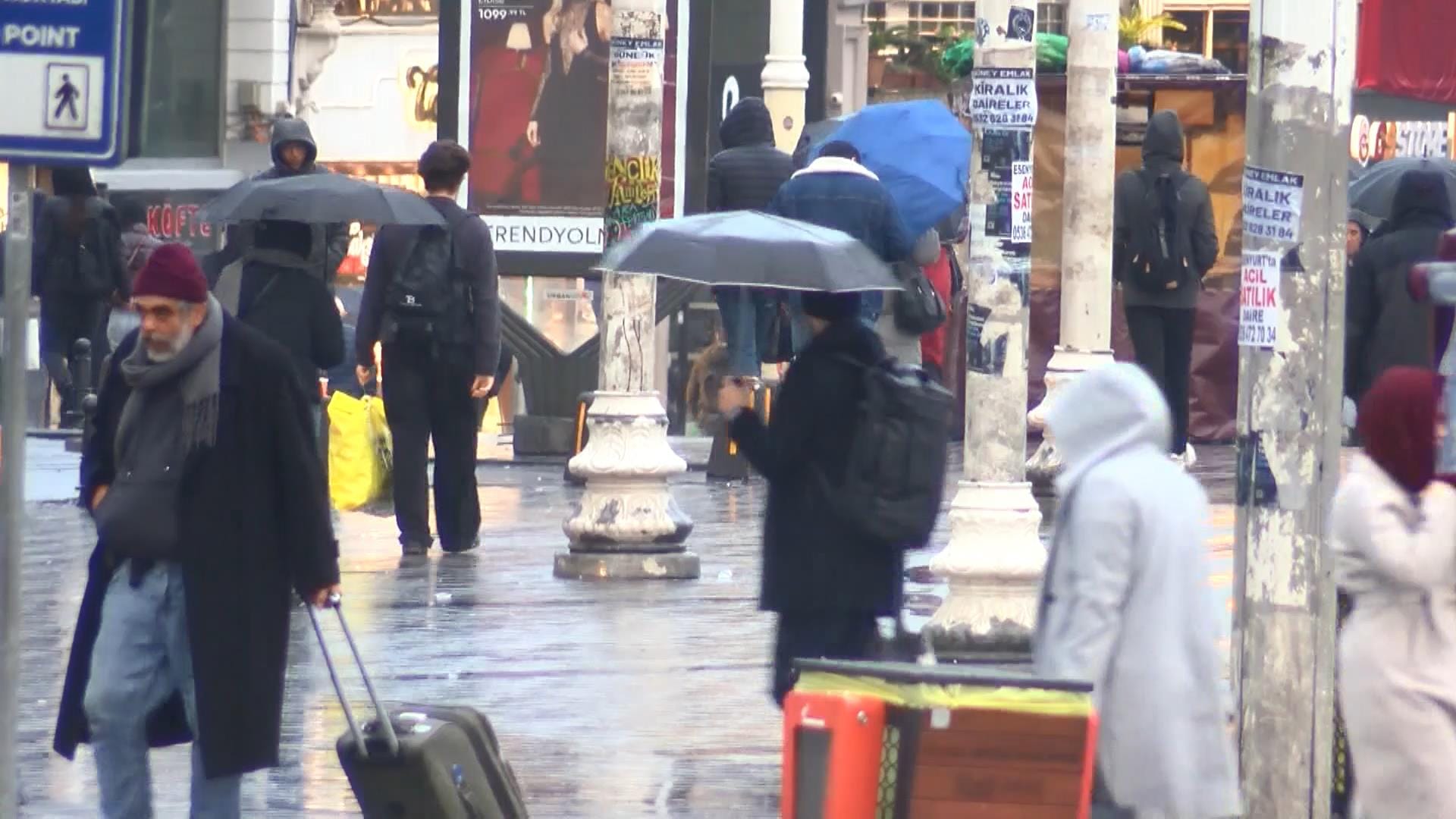 istanbul-taksimde-yagmur-uskudarda-s-1074065-318701.jpg