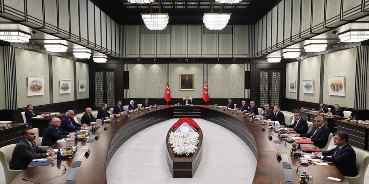 erdogan-yeni-siyasi-vitrin-icin-dugmeye-basti-ankara-cok-tanidik-3-ismi-konusuyor-4.jpg