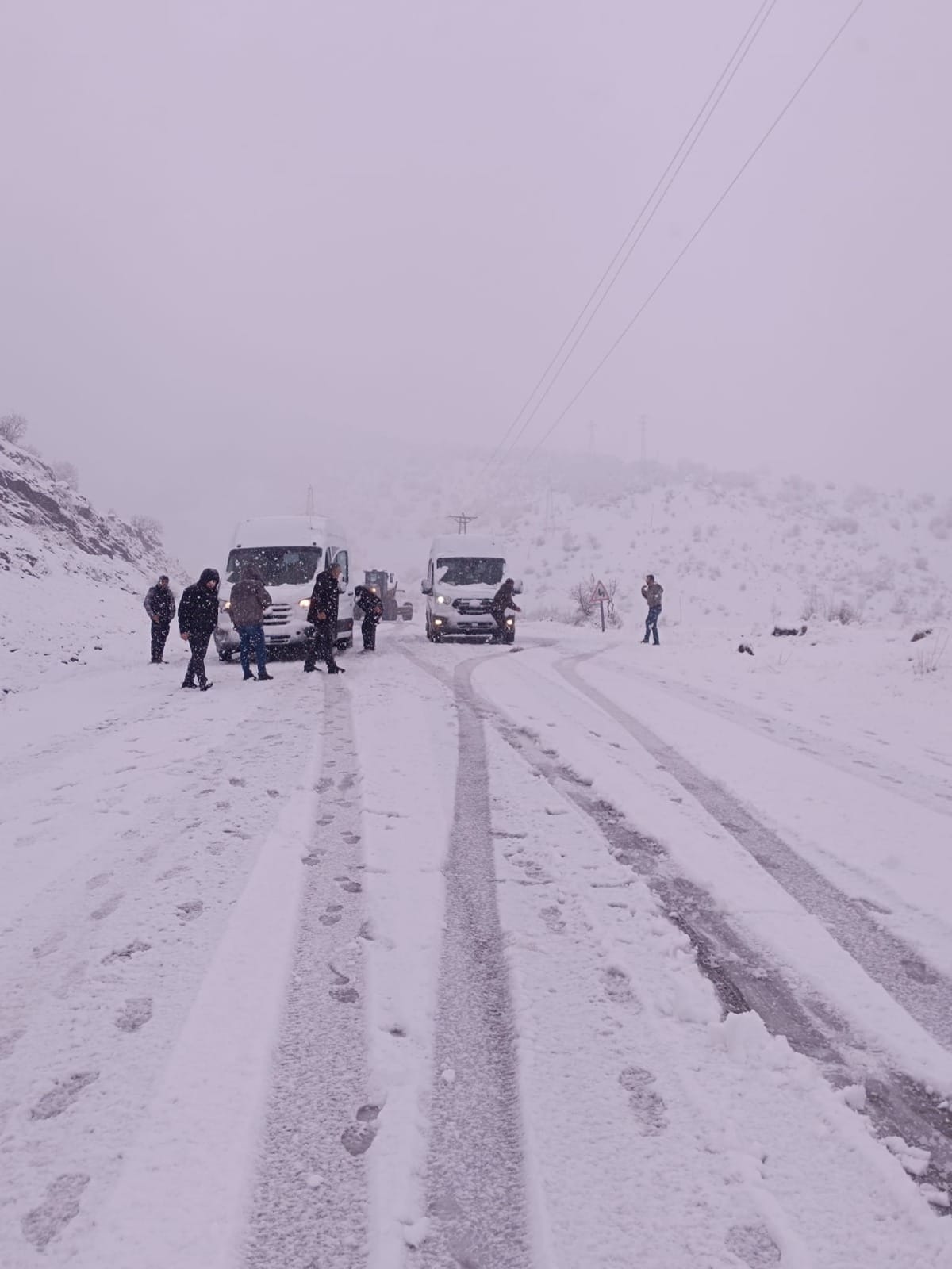 siirtte-45-koy-yolu-kardan-ulasima-kapandi.jpg